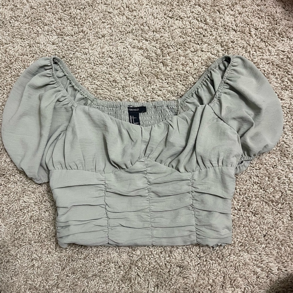Forever 21 women’s cropped puff sleeve green blouse in size small